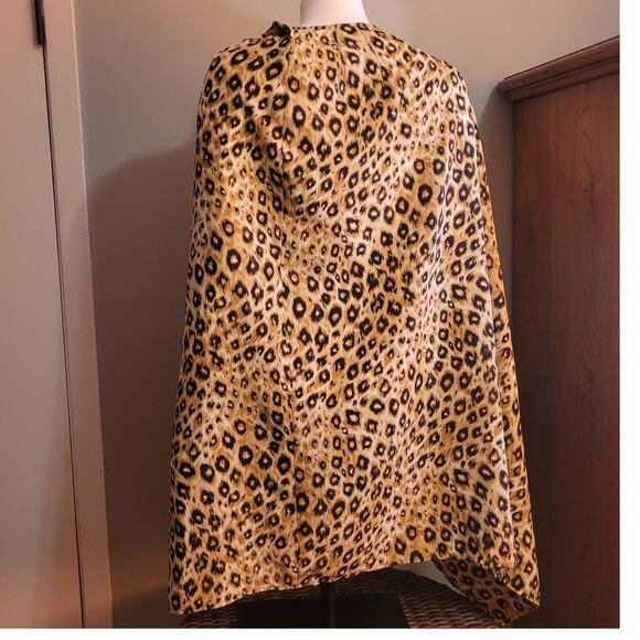Taiga Leopard Print Semi Sheer Shawl Wrap Cover Up Womens Size 10 Made in USA - Picture 5 of 8